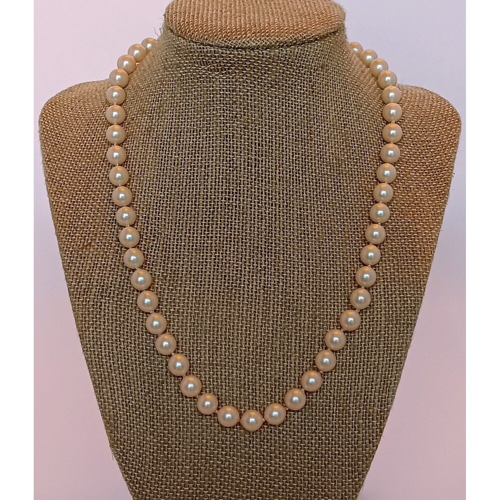 Vintage 8 mm Glass Pearl Necklace 18 in Goldtone Box Clasp